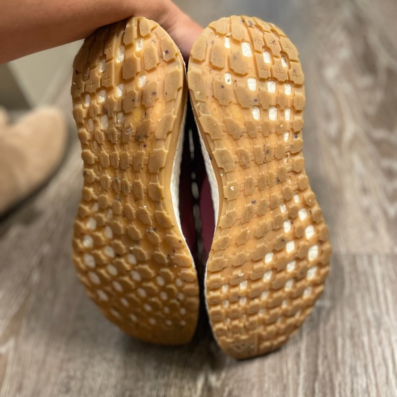 Adidas Tennis Shoes - Maroon size 7.5 - like new - Picture 4 of 5